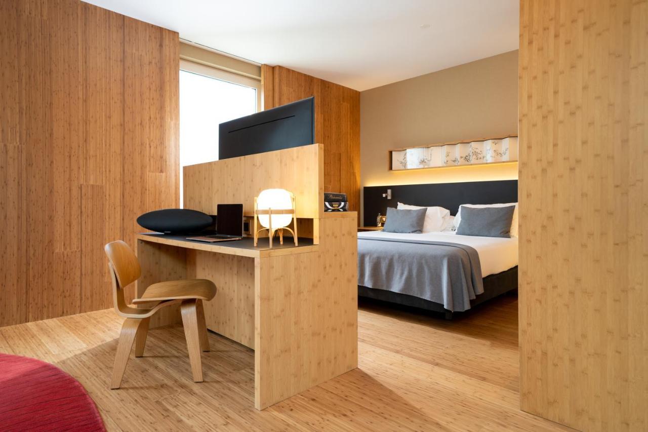 Eurostars Barcelona Central Exterior photo A room at the Hotel Swissôtel in Basel, Switzerland